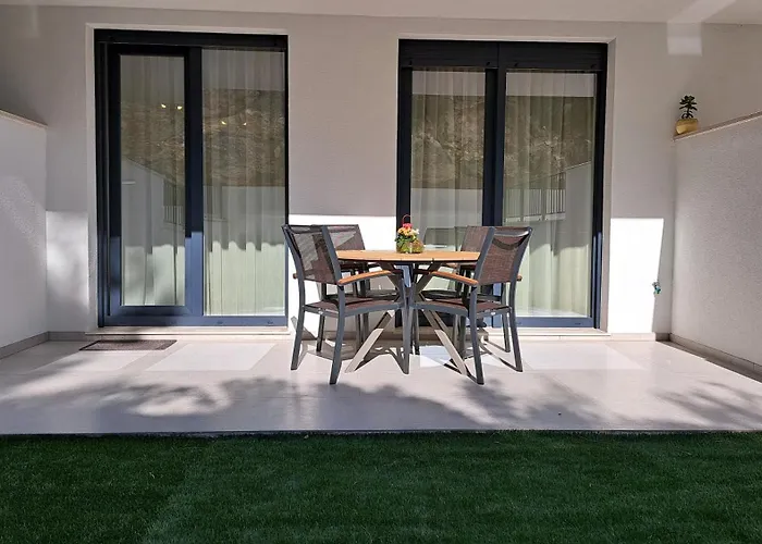 Διαμέρισμα Terrace & Free Parking *