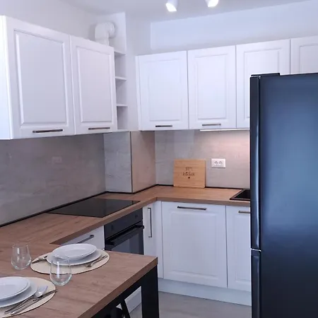 With Garden And Free Private Parking Apartament *