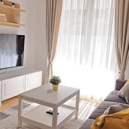 With Garden And Free Private Parking Daire Split