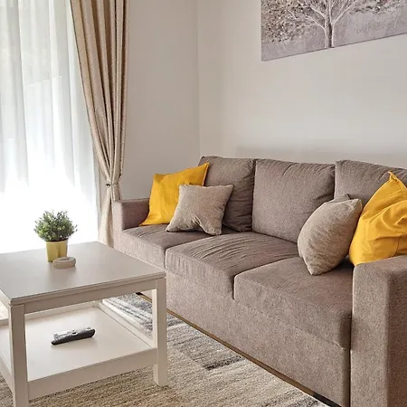 With Garden And Free Private Parking Apartament Split