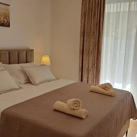 With Garden And Free Private Parking Apartament Split