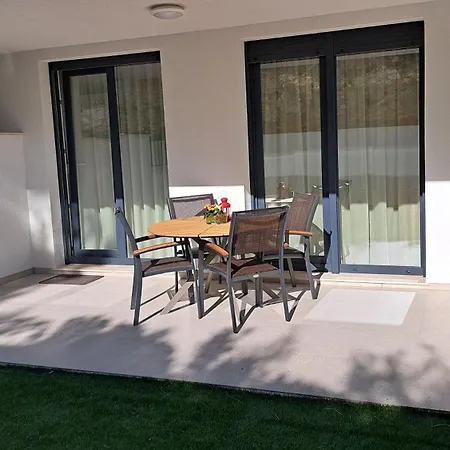 With Garden And Free Private Parking Apartament Split