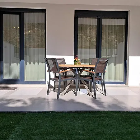 Daire With Garden And Free Private Parking *