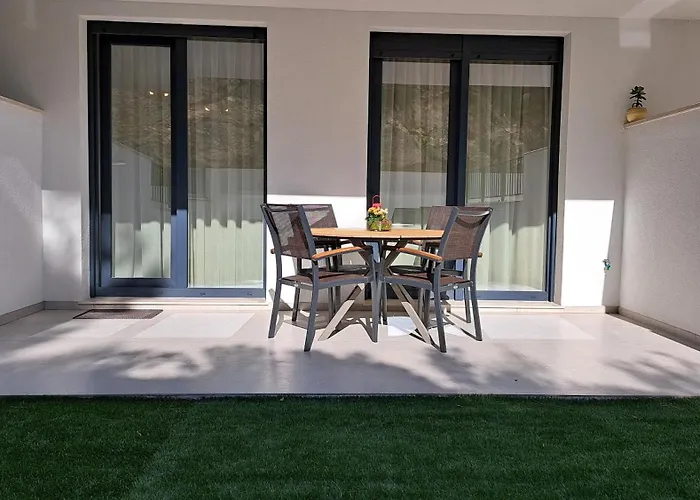 Terrace & Free Parking Split
