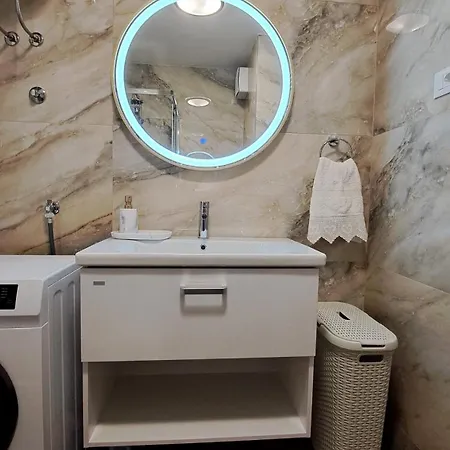 Terrace & Free Parking Apartman